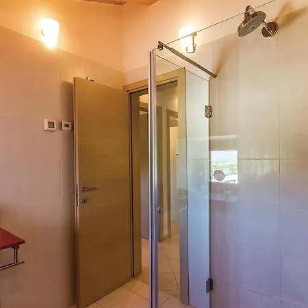 Awesome Home In Rakalj With House Sea View Holiday home Rakalj