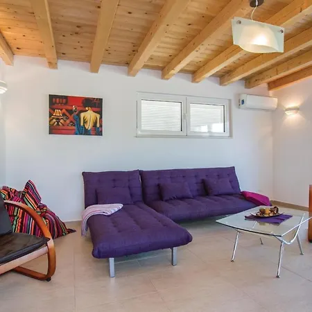 Awesome Home In Rakalj With House Sea View Holiday home Rakalj