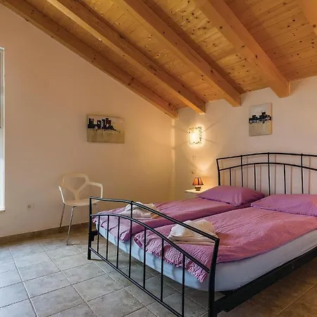 Awesome Home In Rakalj With House Sea View Holiday home *